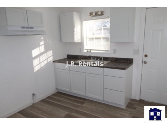 Foto del edificio - 503 W Washington Ave