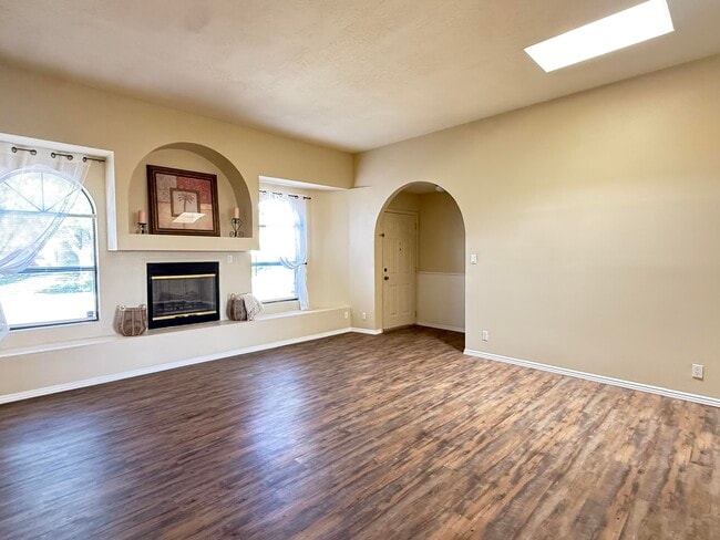 Building Photo - 7200 Whippoorwill Ln NE