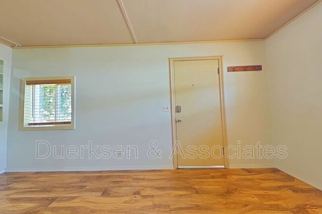 Foto del edificio - 4930 SW West Hills Rd
