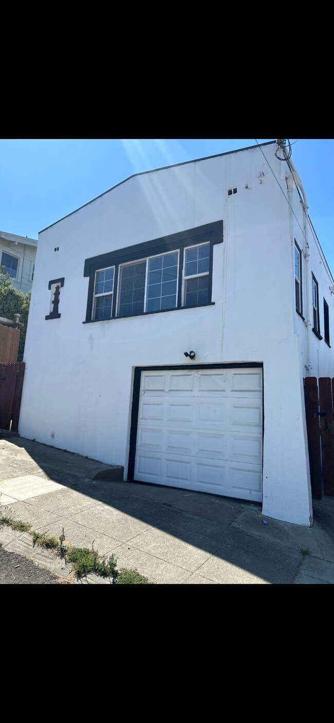 1409 E 24th St