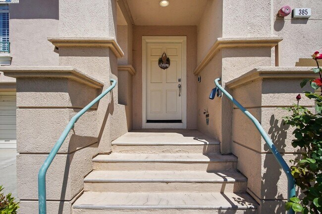Foto del edificio - 385 Montecito Way