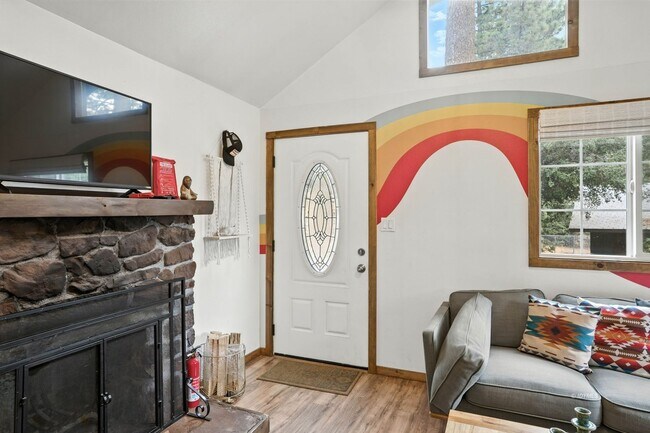 Foto del edificio - 2 Bd./1 Ba Main House w/ Studio + 3/4 Ba ADU Mountain Rental