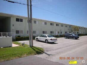 Building Photo - 2100 NE 38th St