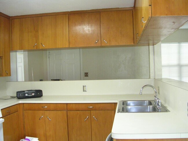 Building Photo - 12209 Palmsprings Dr