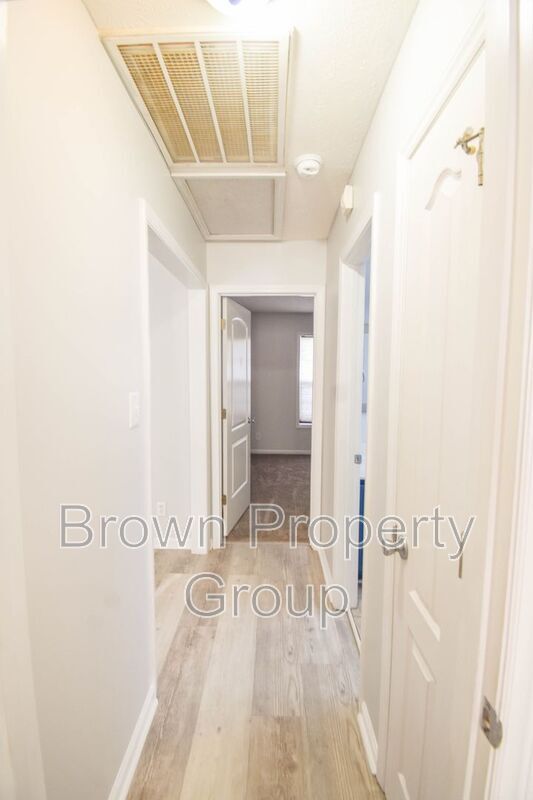 Foto del edificio - 188 Thorncliff Dr
