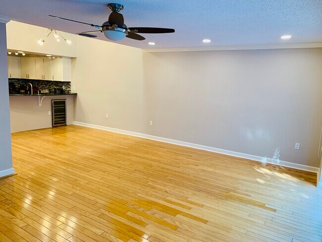 Foto del edificio - 2939 W Knights Ave