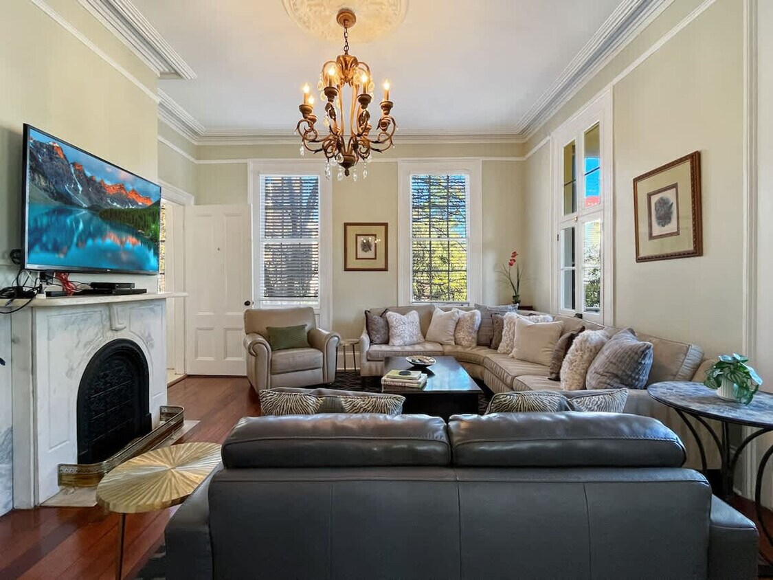 Primary Photo - 209 W Bolton St