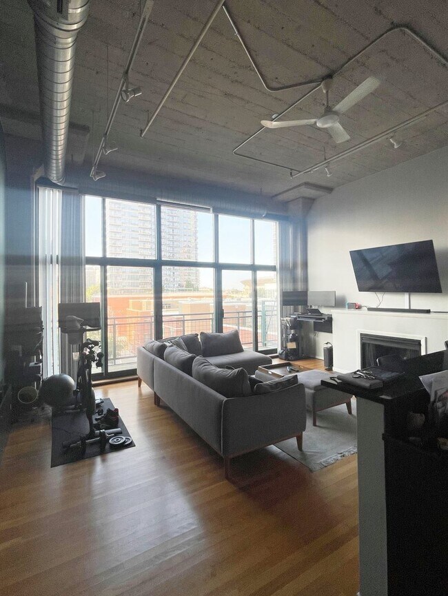 Foto del edificio - 1727 S Indiana Ave