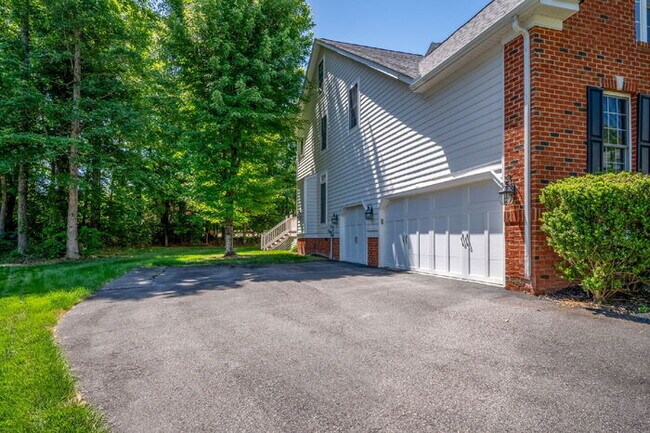 Foto del edificio - Spacious 5 Bedroom Home in Moseley – $3,800/mo