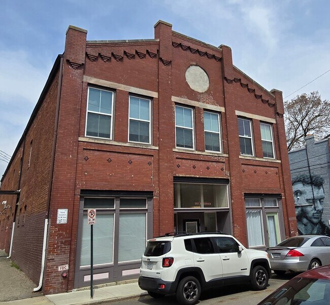 Building Photo - 302 Goshen St