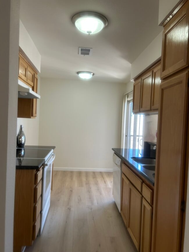 Building Photo - 7641 Reseda Blvd