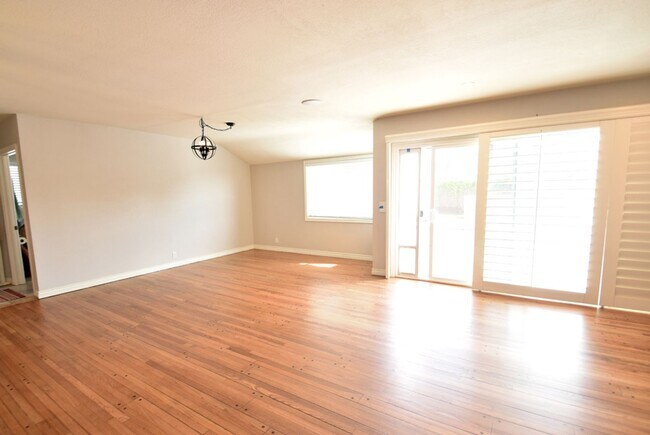 Foto del edificio - Three Bedroom Golden Hill Fullerton Home w...