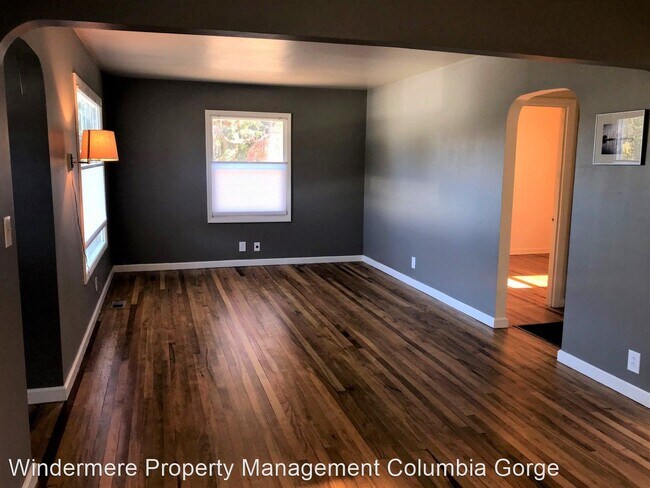 Building Photo - 3 br, 1.5 bath House - 1908 Mt Hood St