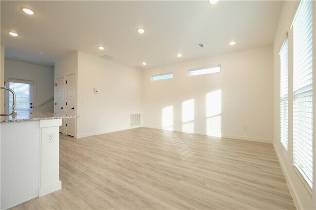 Building Photo - 840 Ventnor Ave