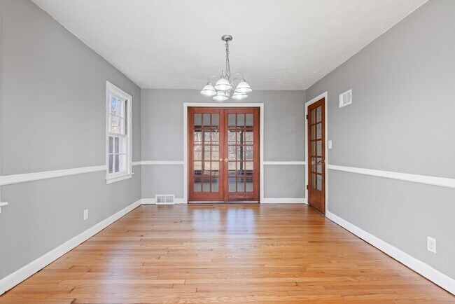 Foto del edificio - 123 Oak Knolls Ave E