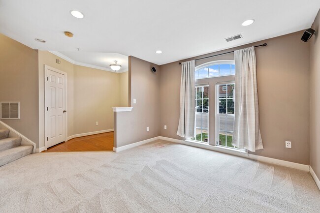 Building Photo - 902 Oldham St