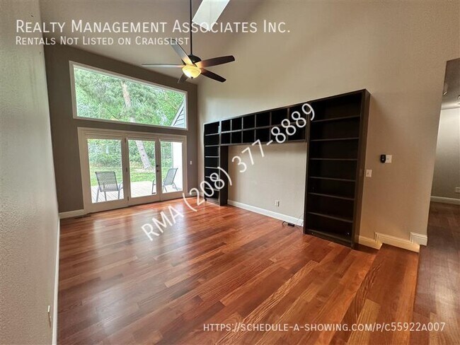 Foto del edificio - Gorgeous 2 Bedroom Townhome off warm Springs
