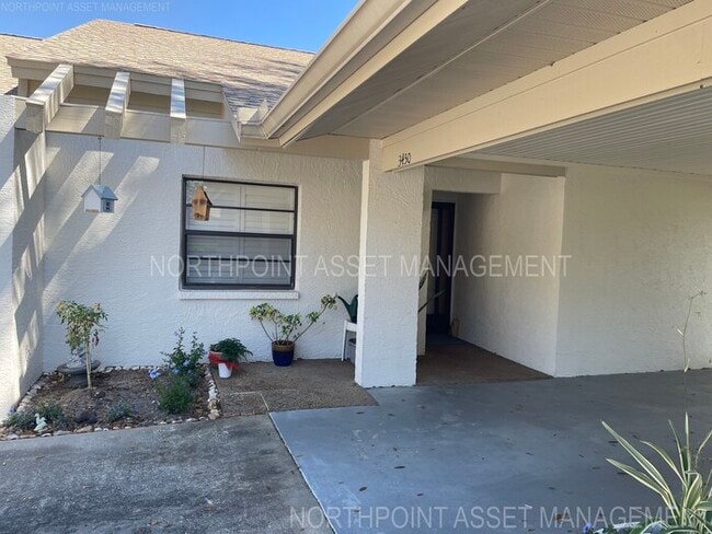 Building Photo - Fully Furnished Golf Course Villa