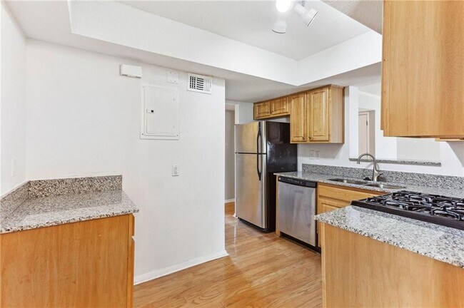 Foto del edificio - 3301 Henderson Mill Rd