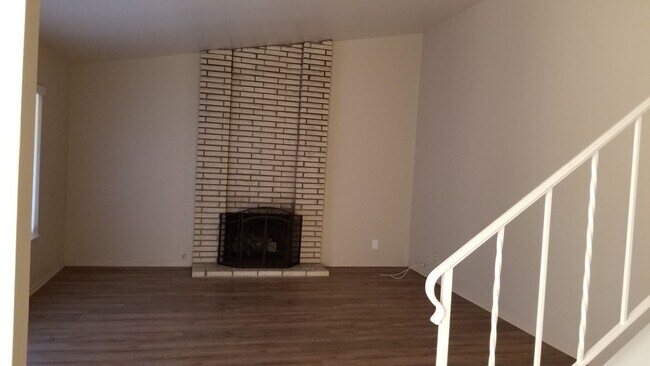 Building Photo - 159 Glenbrook Ave