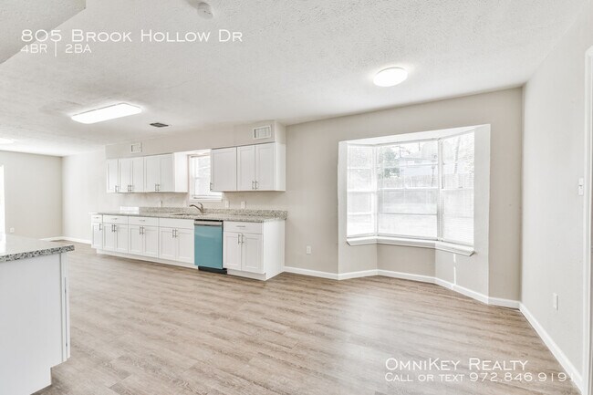 Building Photo - 805 Brook Hollow Dr