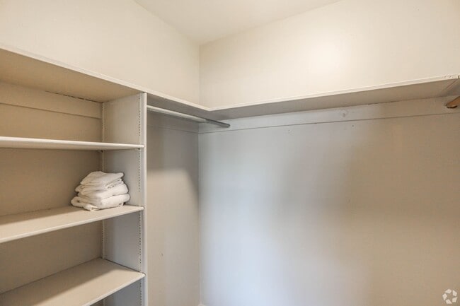 Building Photo - Lakeview Gardens Apartments