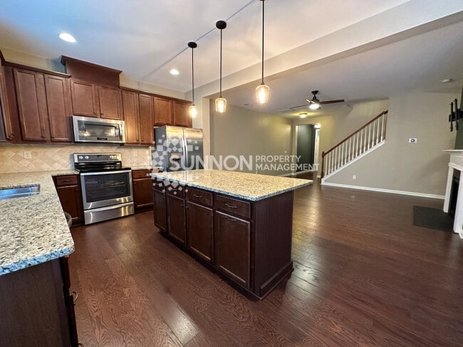 Building Photo - Upgraded Townhome in Berewick