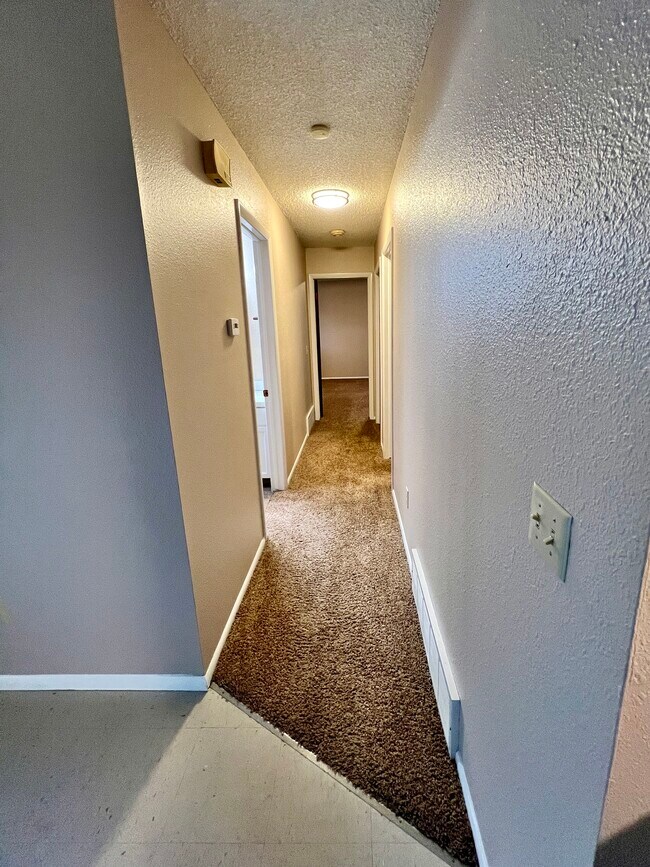 Foto del edificio - 1119 Yellowstone Ave