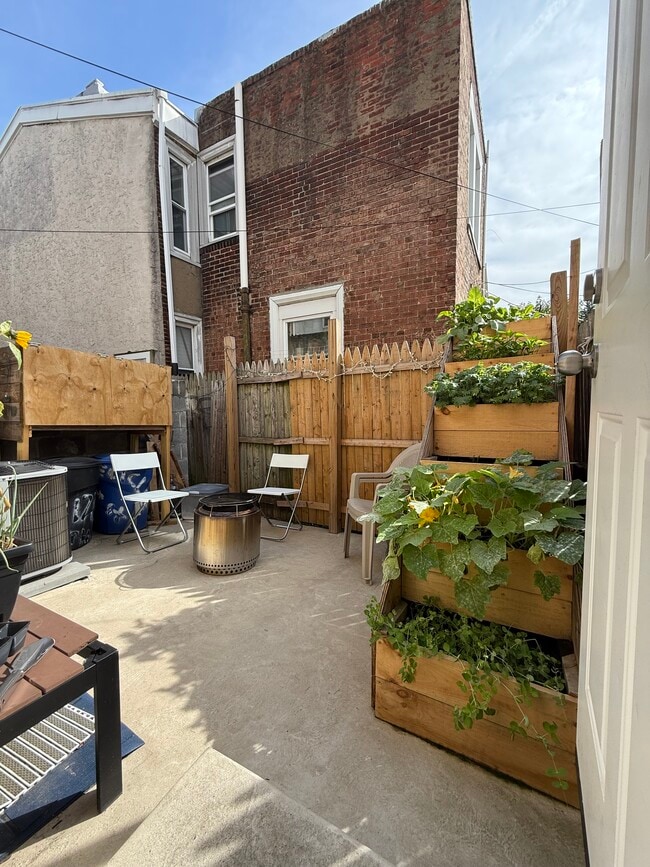 Building Photo - 1719 S 6th St