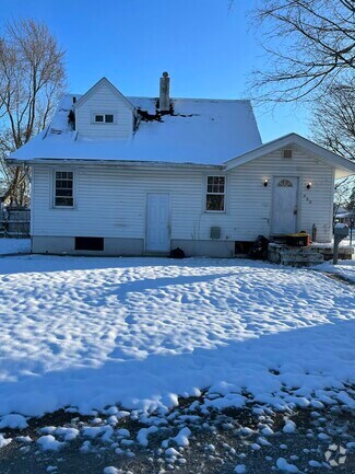 Building Photo - 950 East Dr