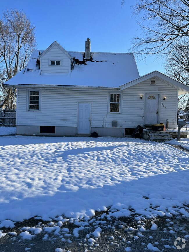 Building Photo - 950 East Dr