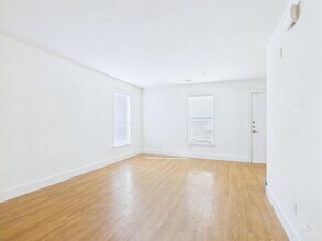 Building Photo - 711 W 32nd St
