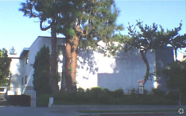 Building Photo - 346 S Los Robles Ave