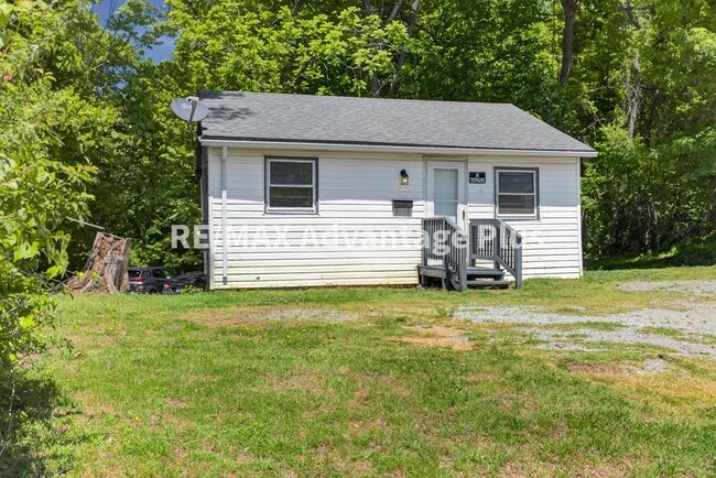Building Photo - Charming 2 bedroom home walking distance to Downtown & Longwood Univeristy