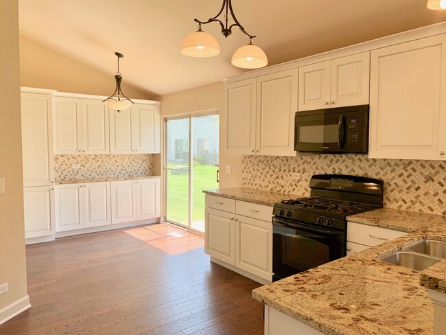 Building Photo - 6 Redbud Ct