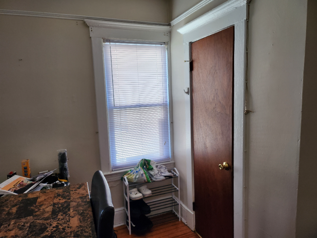 Building Photo - 28 E Forest Ave