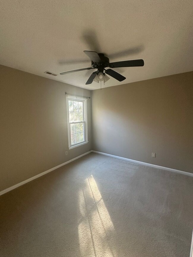 Building Photo - Gorgeous and very roomy 2-story home featu...