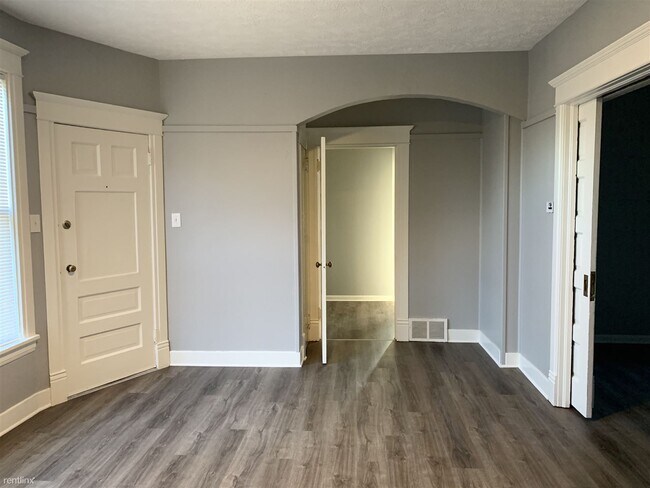 Foto del edificio - 2 br, 1 bath Duplex - 2530 West Gardner Av...