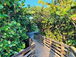 Building Photo - 411 NE Plantation Rd