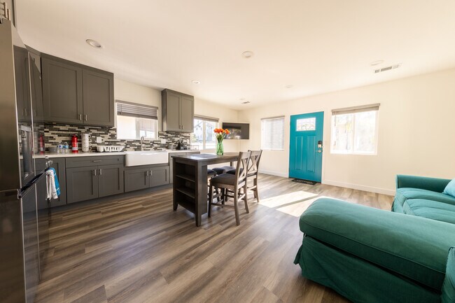 Foto del edificio - 12533 Cranbrook Ave