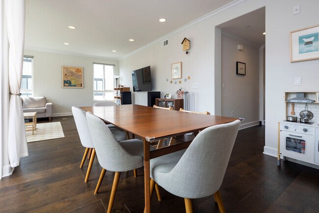 Building Photo - 12875 Runway Rd