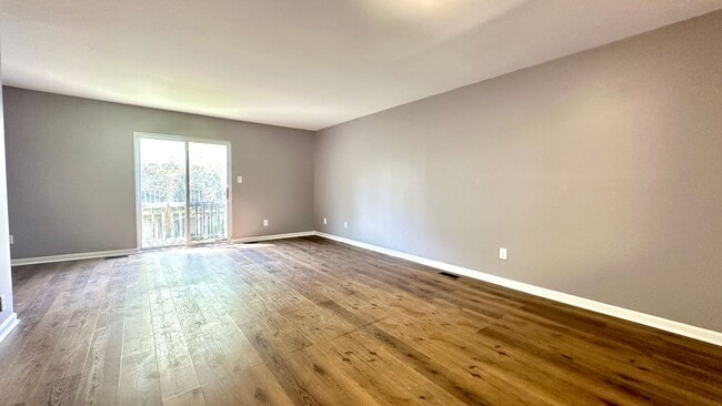 Building Photo - 704 St Peters Ct