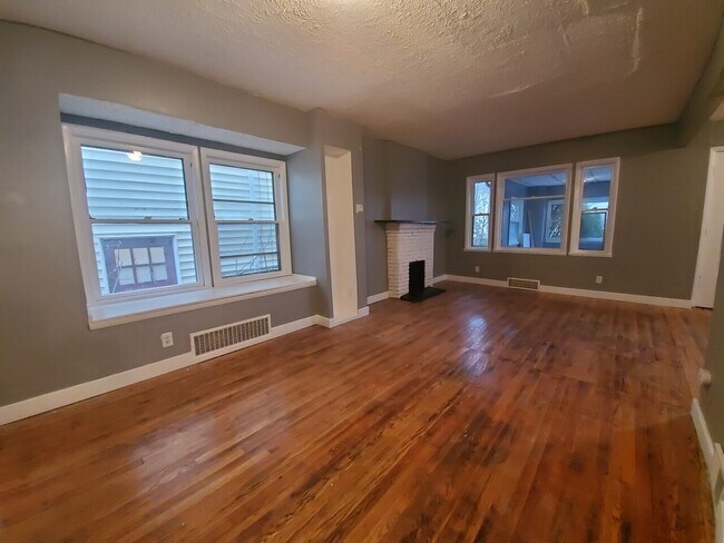 Building Photo - 160 Wetmore Park