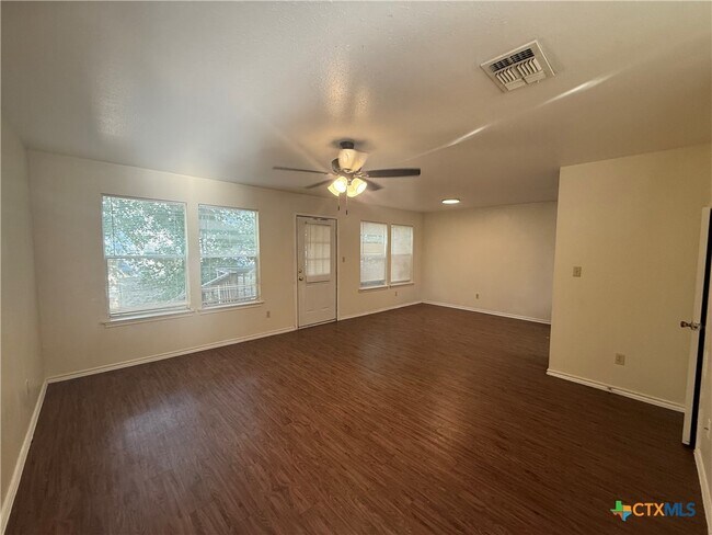 Foto del edificio - 1000 Sagewood Trail