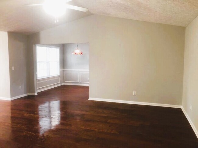 Foto del edificio - Beautiful 3b Room!Move in ready!