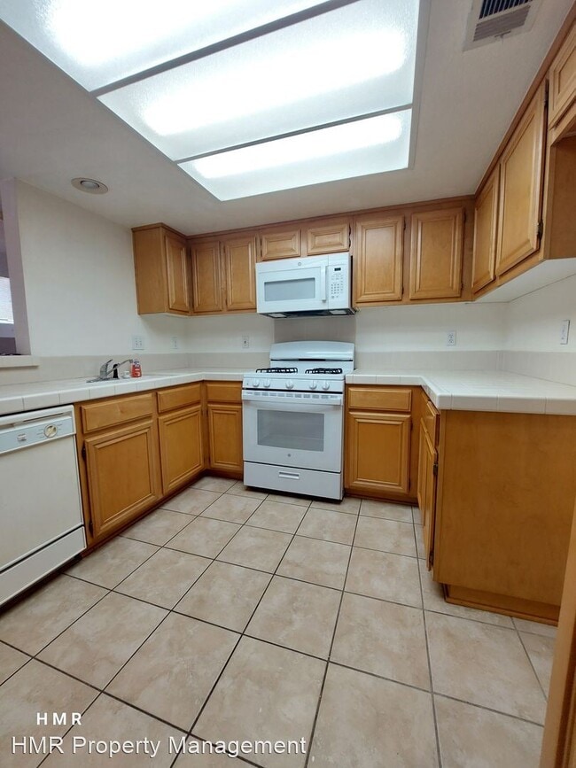 Building Photo - 2 br, 2 bath House - 1002 N. Turner Ave. U...