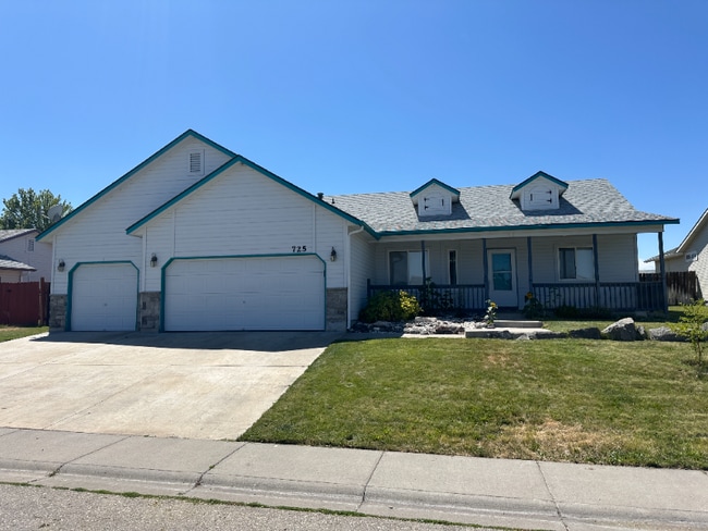 Building Photo - 725 Gregory Ln