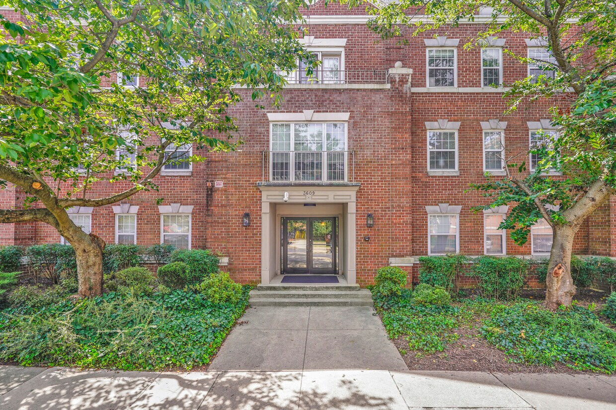 Foto principal - 3609 38th St NW