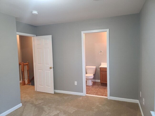 Building Photo - 3 Bedroom Townhome for Rent in Waynesboro