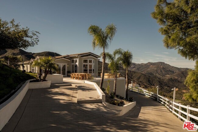 Foto del edificio - 265 Westlake Blvd